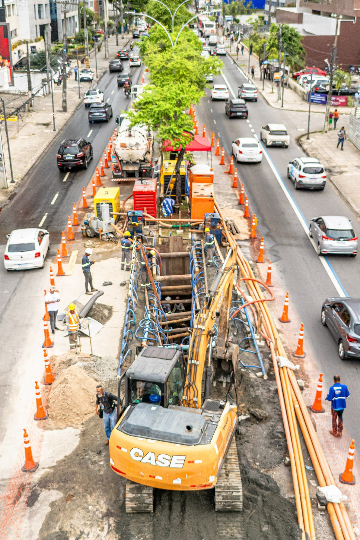 Obras da Compesa deixaram o trânsito lento na via