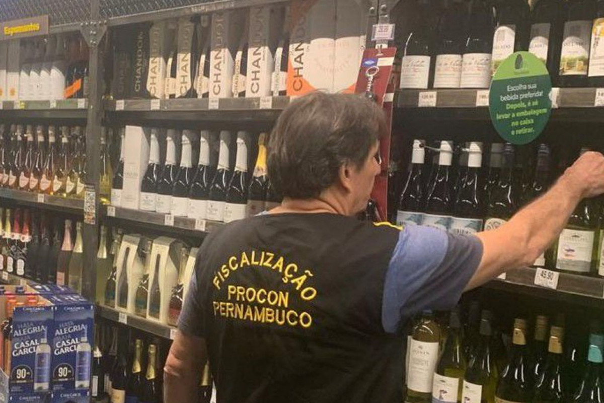 Os consumidores que se sentirem lesados durante o Dia dos Namorados podem procurar o Procon-PE para orientações e registro de reclamações (Foto: Divulgação / Procon-PE) Os consumidores que se sentirem lesados durante o Dia dos Namorados podem procurar o Procon-PE para orientações e registro de reclamações/Foto: Divulgação / Procon-PE
