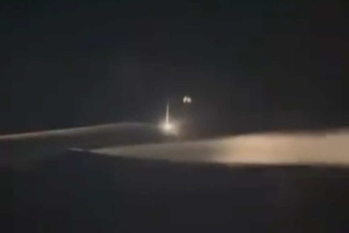 Falha no voo Recife-Madri vídeo mostra avião despejando combustível enquanto dava voltas no céu. (Foto: Cortesia) Falha no voo Recife-Madri vídeo mostra avião despejando combustível enquanto dava voltas no céu. /Foto: Cortesia