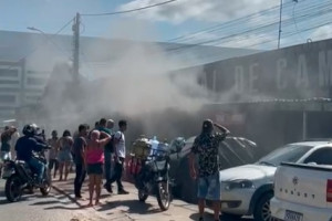 Fumaça foi observada durante incêndio em estabelecimento no mercado 