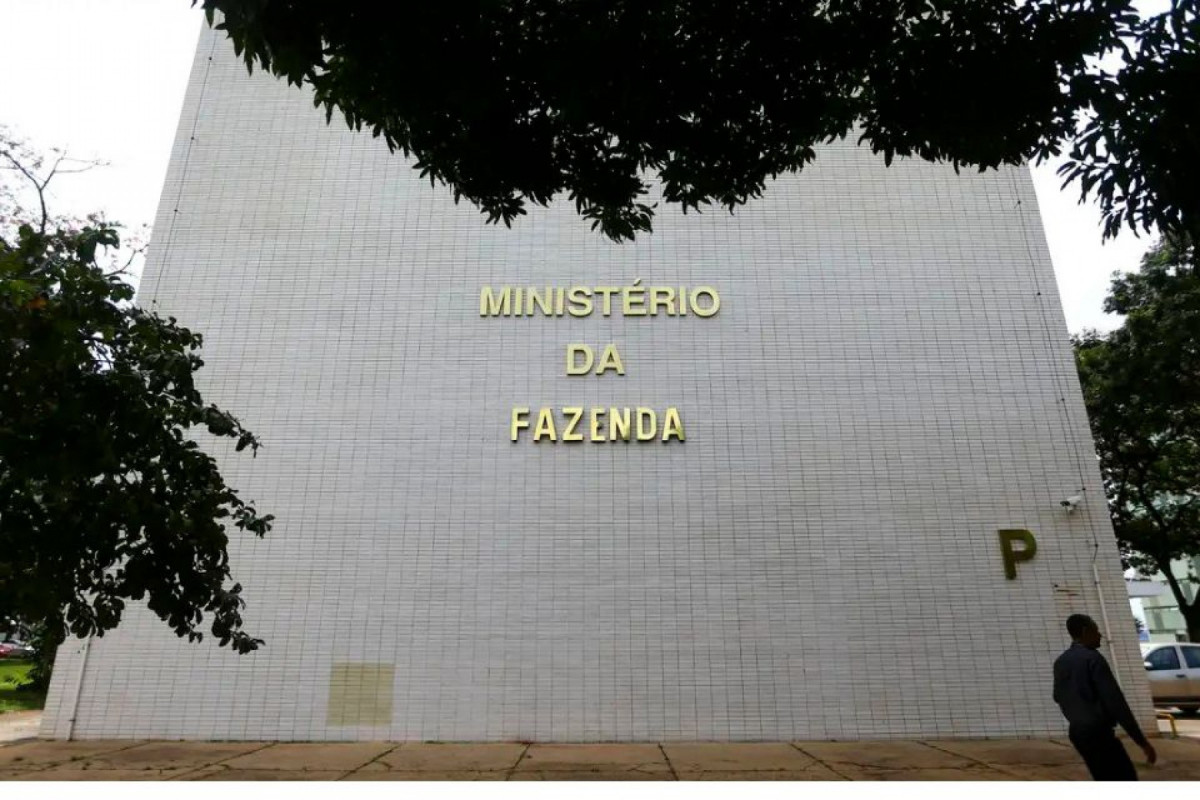 A medida provisória (MP) que pretende compensar a elevação do Imposto sobre Operações Financeiras (IOF) prevê um corte de gastos obrigatórios de R$ 4,28 bilhões em 2025, divulgou na noite dessa quinta-feira (12) o Ministério da Fazenda./Foto: Marcelo Camargo/Agência Brasil