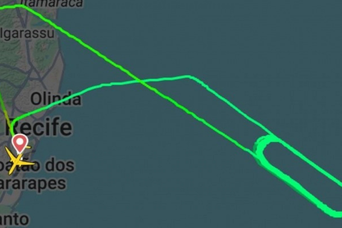 Avião demorou duas horas para retornar ao Aeroporto do Recife (Foto: Flightradar24/Reprodução) Avião demorou duas horas para retornar ao Aeroporto do Recife/Foto: Flightradar24/Reprodução