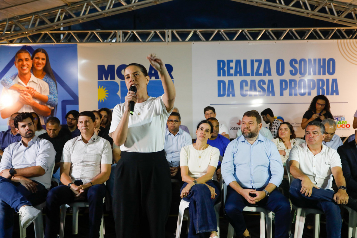 Raquel Lyra participou da cerimônia de entrega em petrolina