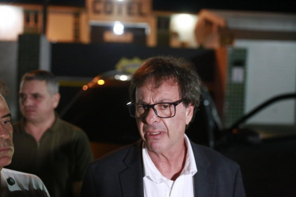 Gilson Machado deixou o Cotel na noite desta sexta-feira (13) e foi recebido pelo advogado e por políticos