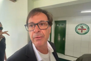 Ex-ministro do Turismo Gilson Machado foi ao IML fazer exame de corpo de delito após ser preso na manhã desta sexta-feira (13)