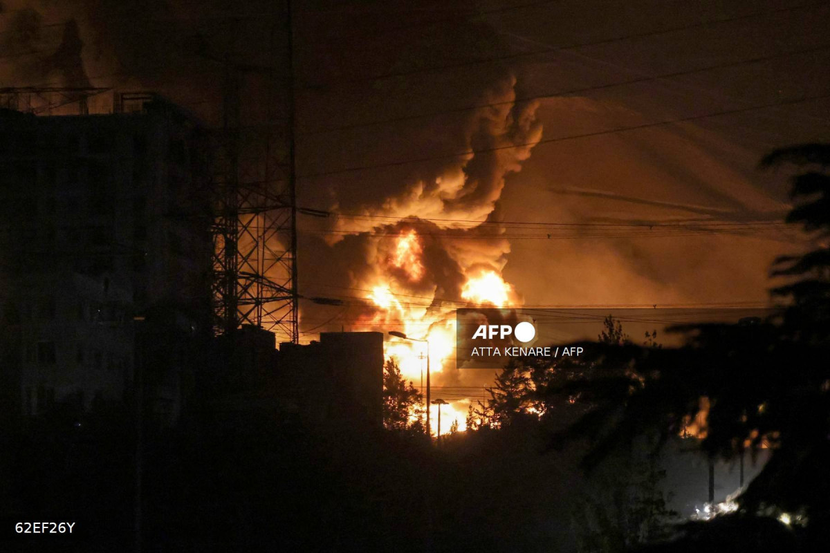 Ataque israelense atinge depósito de petróleo em Shahran, no oeste de Teerã (ATTA KENARE/AFP) Ataque israelense atinge depósito de petróleo em Shahran, no oeste de Teerã/ATTA KENARE/AFP