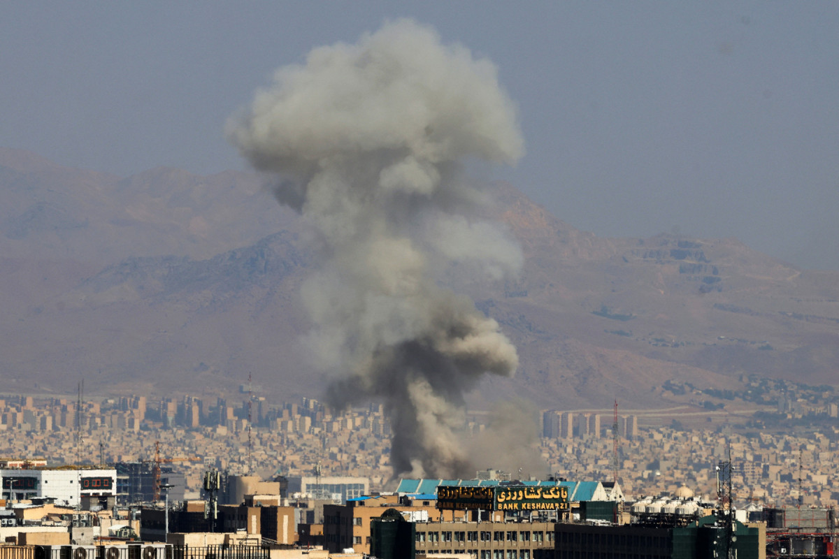 Smoke billows following an explosion in central Tehran on June 15, 2025. Iranian media said an Israeli strike hit the Tehran police headquarters in the city centre on June 15, as the two foes exchanged fire for a third day. (Photo by Atta KENARE / AFP)
Caption ( AFP) Smoke billows following an explosion in central Tehran on June 15, 2025. Iranian media said an Israeli strike hit the Tehran police headquarters in the city centre on June 15, as the two foes exchanged fire for a third day. (Photo by Atta KENARE / AFP)
Caption/ AFP
