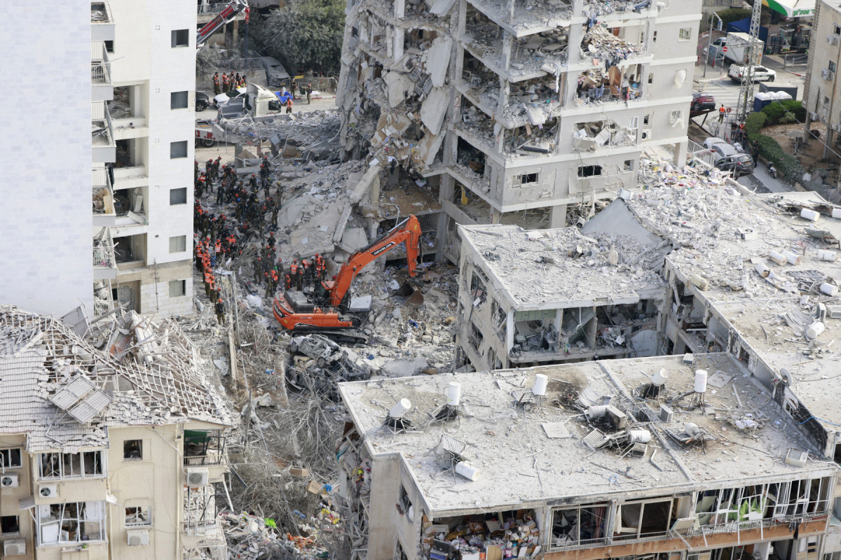 Destroços de prédios atingidos por mísseis iranianos em Israel ( Menahem KAHANA / AFP) Destroços de prédios atingidos por mísseis iranianos em Israel/ Menahem KAHANA / AFP