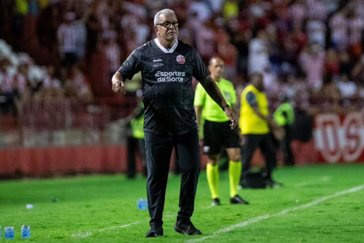 Hélio dos Anjos elogiou competitividade do Náutico diante das dificuldades (Rafael Vieira / DP Foto) Hélio dos Anjos elogiou competitividade do Náutico diante das dificuldades/Rafael Vieira / DP Foto