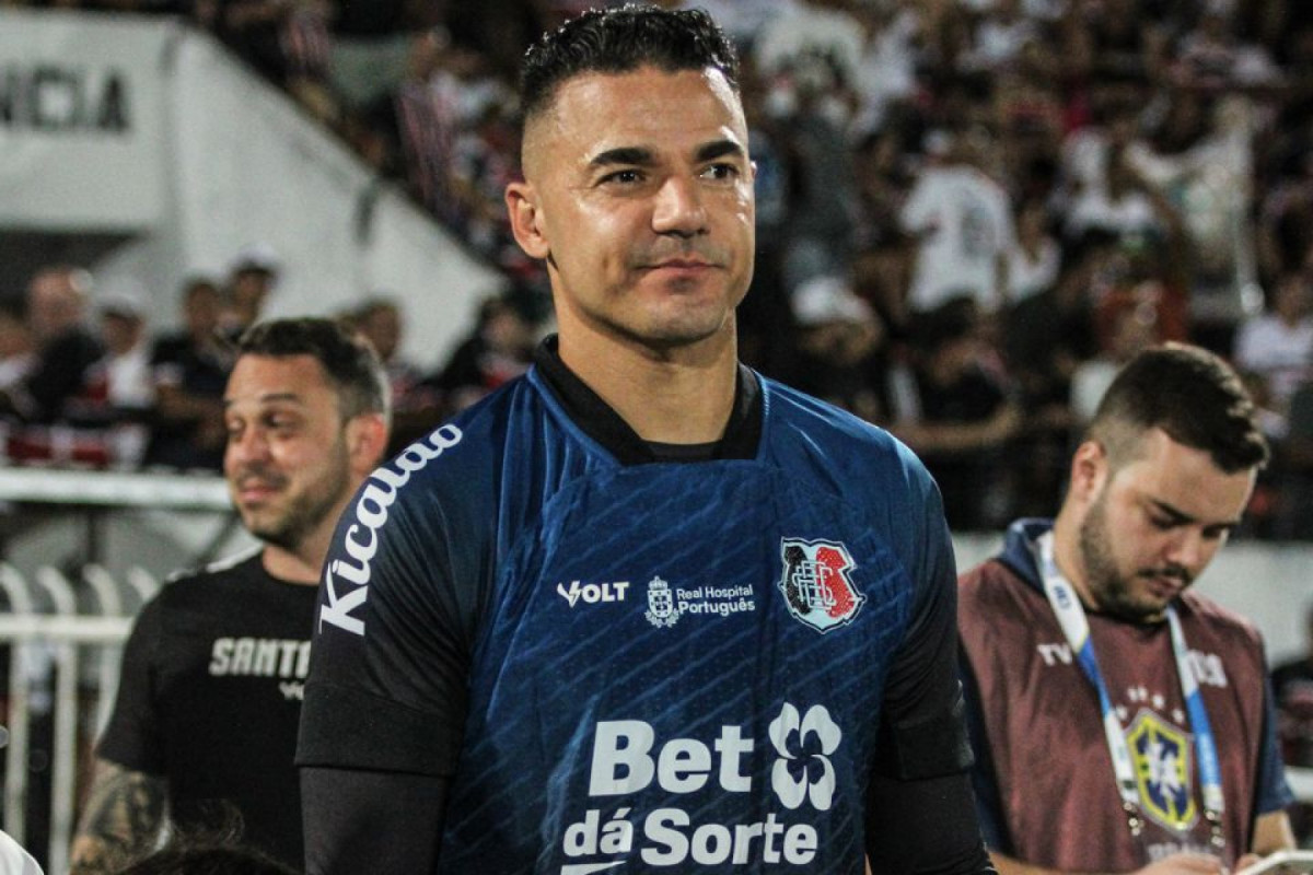 Felipe Alves rebate críticas da torcida após falha na saída de bola (Evelyn Victoria/SCFC) Felipe Alves rebate críticas da torcida após falha na saída de bola/Evelyn Victoria/SCFC