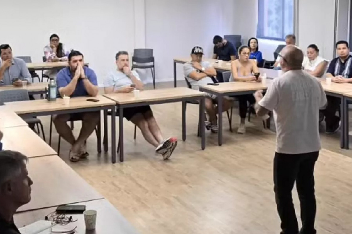 Prefeitos brasileiros em palestra em Israel (Reprodução/Instagram/@vanderleipelizer) Prefeitos brasileiros em palestra em Israel/Reprodução/Instagram/@vanderleipelizer