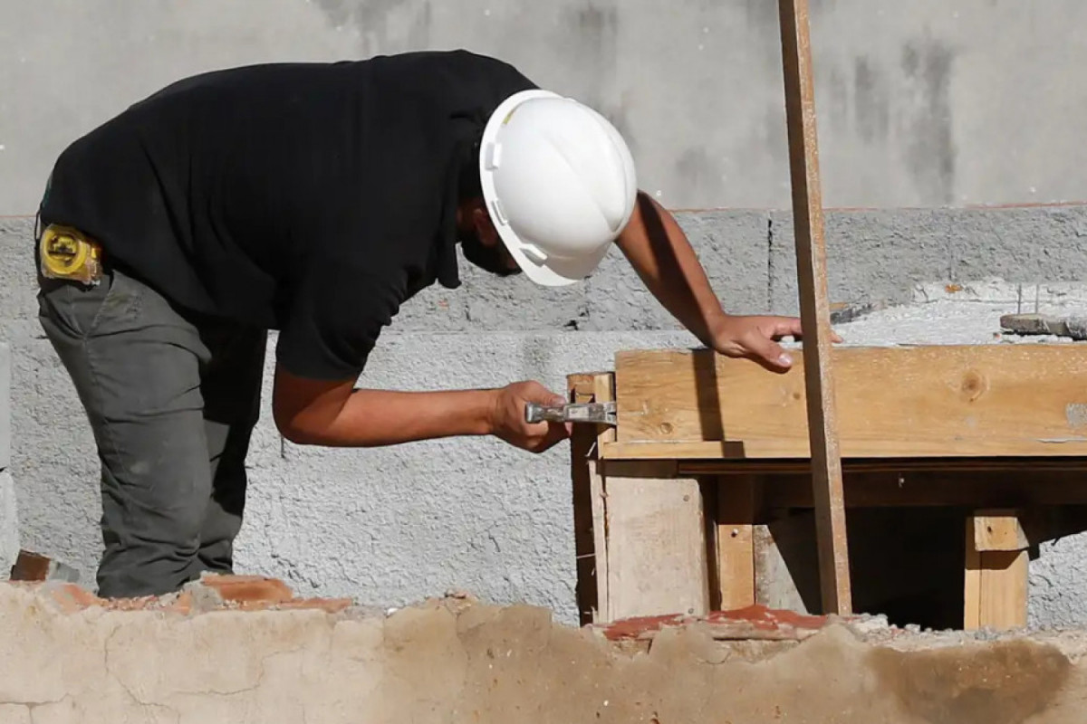 Uma pesquisa recente do FGV IBRE revelou que 71,2% dos empregadores do setor da construção civil em todo o Brasil tiveram dificuldades para contratar profissionais capacitados entre junho de 2023 e junho de 2024 (Foto: Fernando Frazão/Agência Brasil) Uma pesquisa recente do FGV IBRE revelou que 71,2% dos empregadores do setor da construção civil em todo o Brasil tiveram dificuldades para contratar profissionais capacitados entre junho de 2023 e junho de 2024/Foto: Fernando Frazão/Agência Brasil
