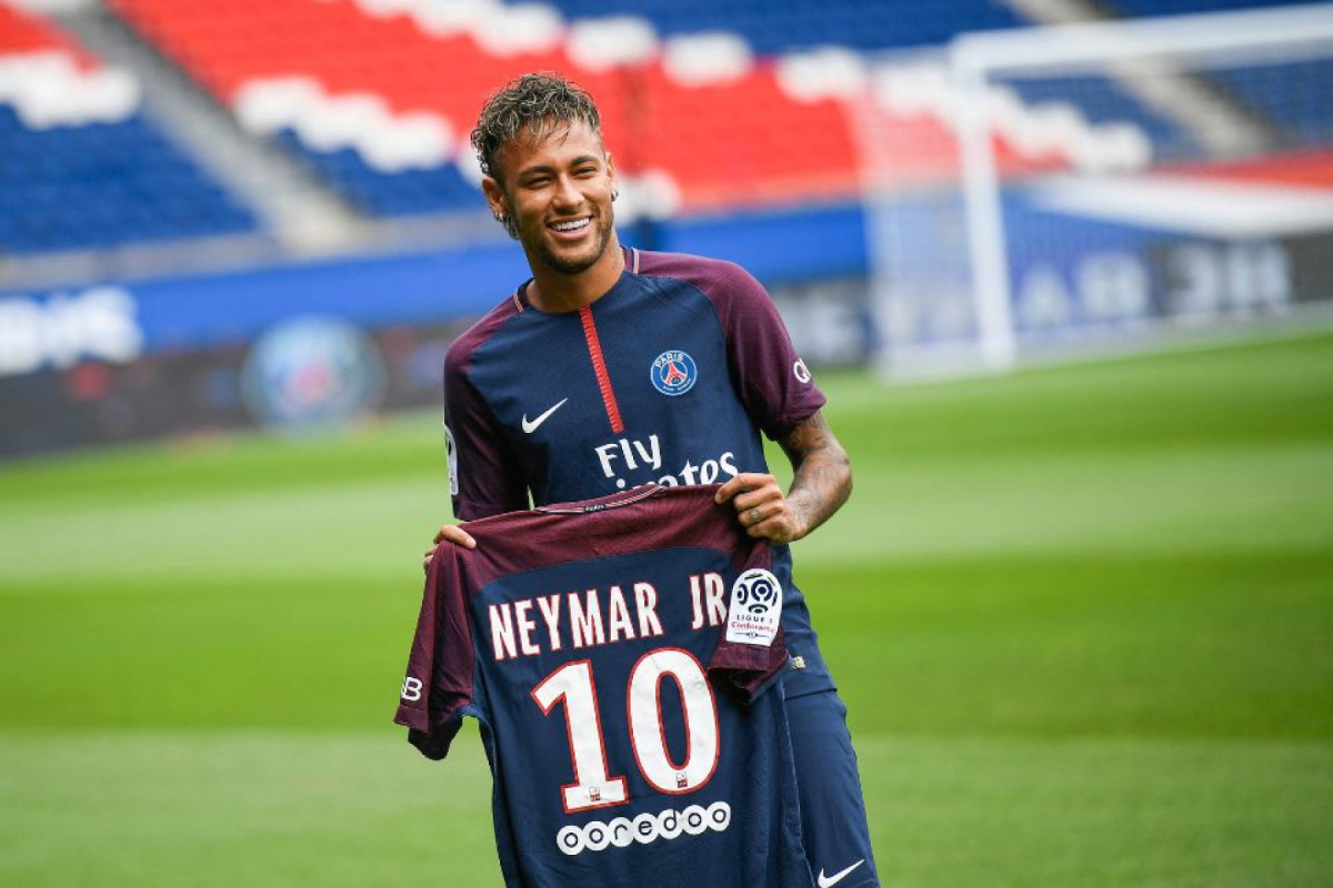 Apresentação de Neymar pelo PSG (LIONEL BONAVENTURE / AFP) Apresentação de Neymar pelo PSG/LIONEL BONAVENTURE / AFP