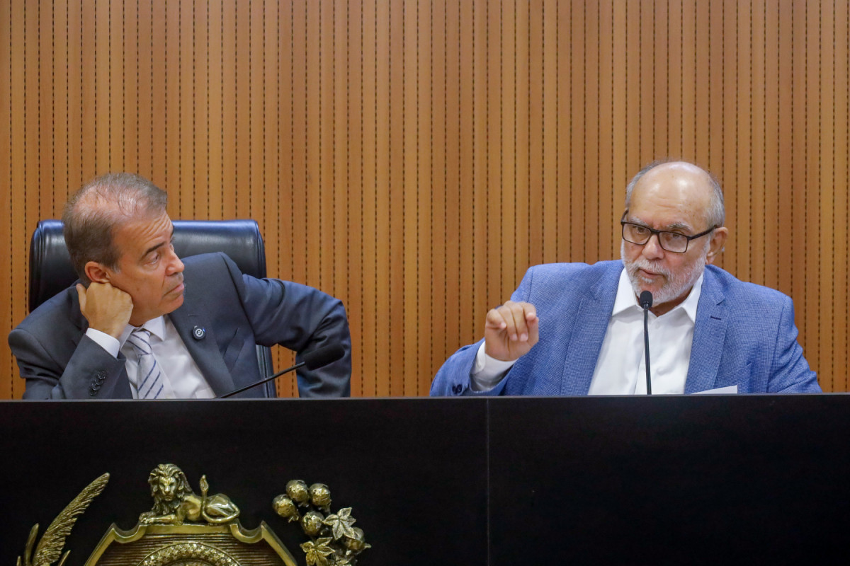 Presidente da CCLJ da Alepe, Coronel Alberto Feitosa, e deputado Waldemar Borges (Foto: Roberta Guimarães/Alepe) Presidente da CCLJ da Alepe, Coronel Alberto Feitosa, e deputado Waldemar Borges/Foto: Roberta Guimarães/Alepe