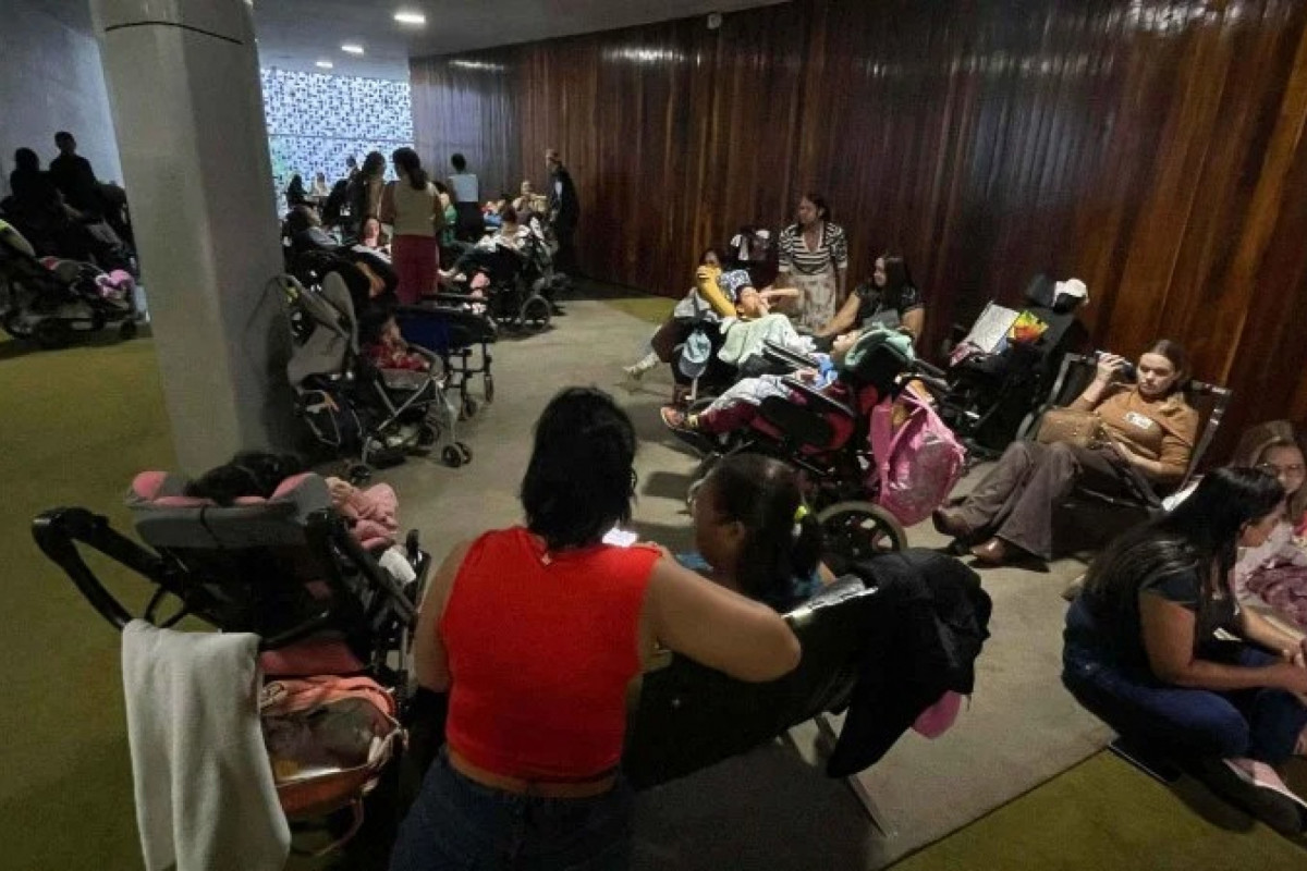 Mães de crianças com microcefalia acompanharam a votação instaladas no Salão Verda da Câmara dos Deputados (Wal Lima/CB/DA.Press)
Mães de crianças com microcefalia acompanharam a votação instaladas no Salão Verda da Câmara dos Deputados/Wal Lima/CB/DA.Press