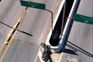 Dois corpos caíram na vala entre as alças do viaduto Tancredo Neves