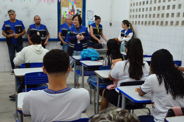 Estudantes receberam orientações de profissionais do Grande Recife a não praticar