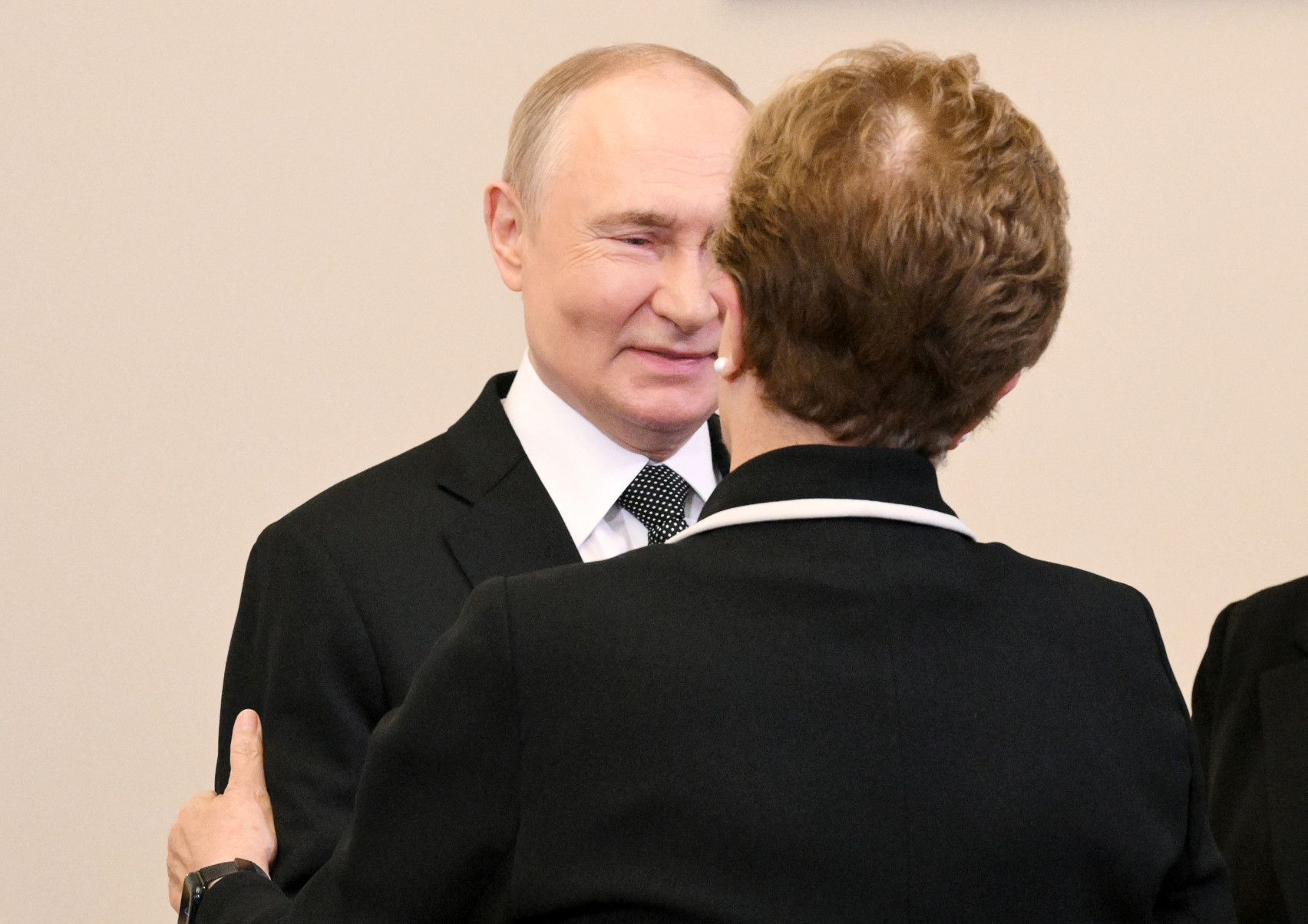 Putin parabenizou Dilma por sua reeleição para o cargo de chefe do Novo Banco de Desenvolvimento (NBD) 