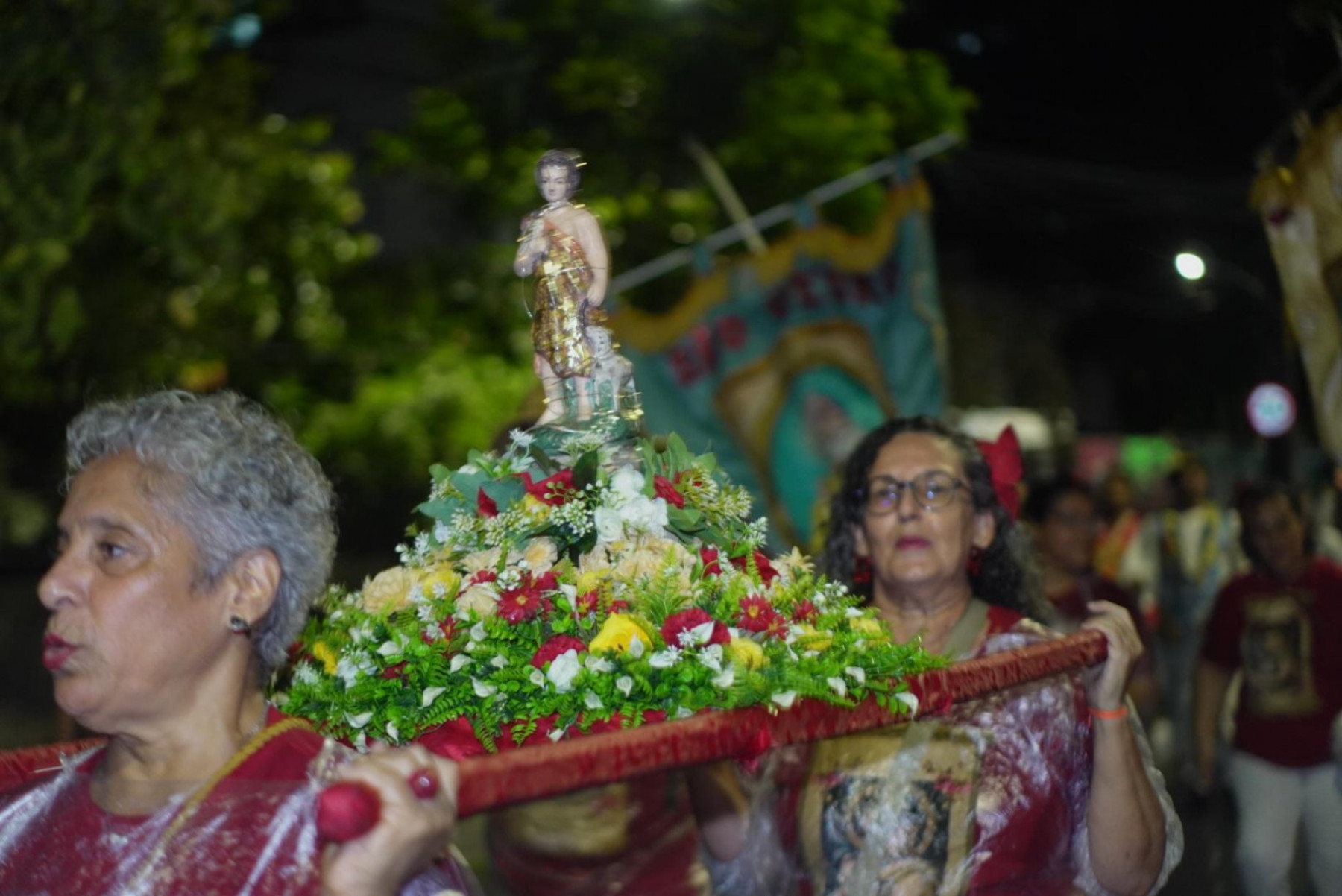 A Procissão dos Santos Juninos é promovida pela Prefeitura do Recife, por meio da Secretaria de Cultura e da Fundação de Cultura Cidade do Recife
