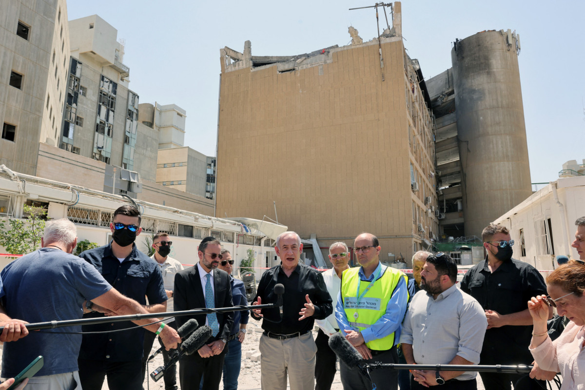 Israel ameaça Khamenei após bombardeio iraniano em hospital deixar 40 feridos (Marc Israel SELLEM / POOL / AFP) Israel ameaça Khamenei após bombardeio iraniano em hospital deixar 40 feridos/Marc Israel SELLEM / POOL / AFP