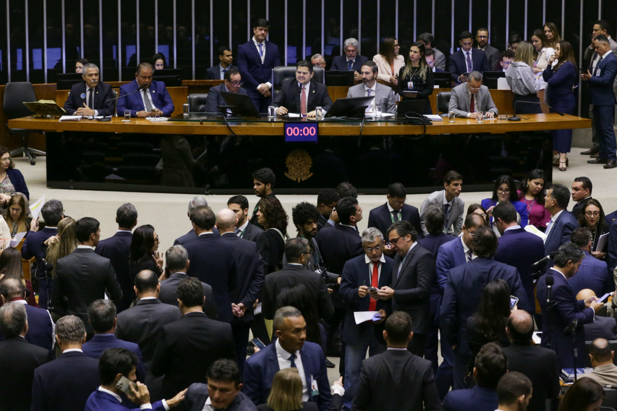 Deputados e senadores votam vetos do presidente da República
