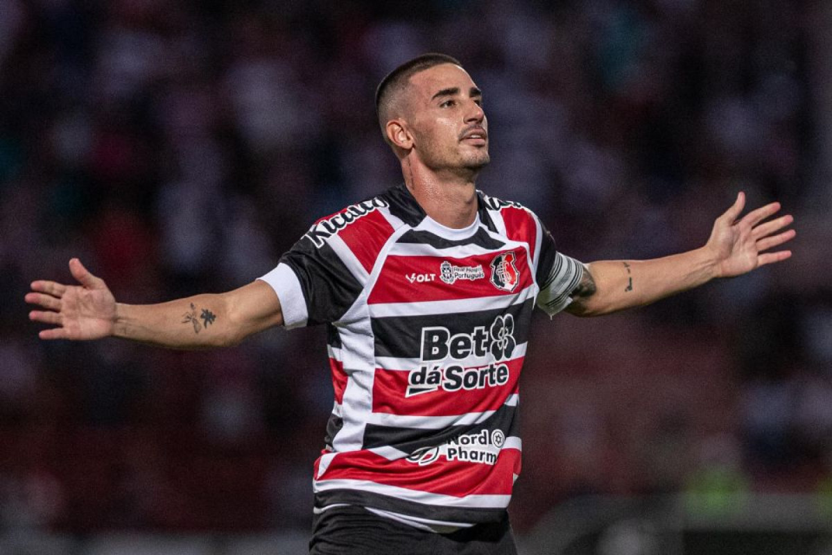 Thiago Galhardo soma cinco gols com o Santa Cruz, até o momento (Rafael Vieira/ DP Foto) Thiago Galhardo soma cinco gols com o Santa Cruz, até o momento/Rafael Vieira/ DP Foto
