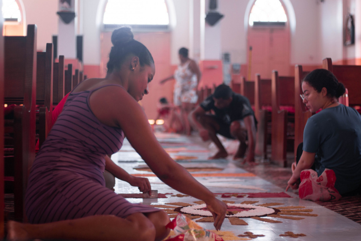 Tradição dos tapetes na data de Corpus Christi, na Paróquia De Nossa Senhora do Rosário, Pina, Recife.