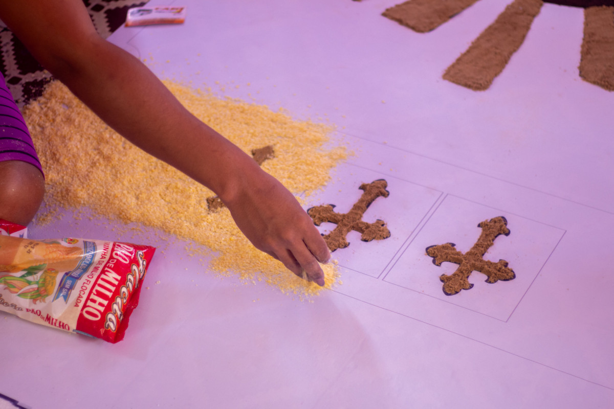 Tradição dos tapetes na data de Corpus Christi, na Paróquia De Nossa Senhora do Rosário, Pina, Recife.