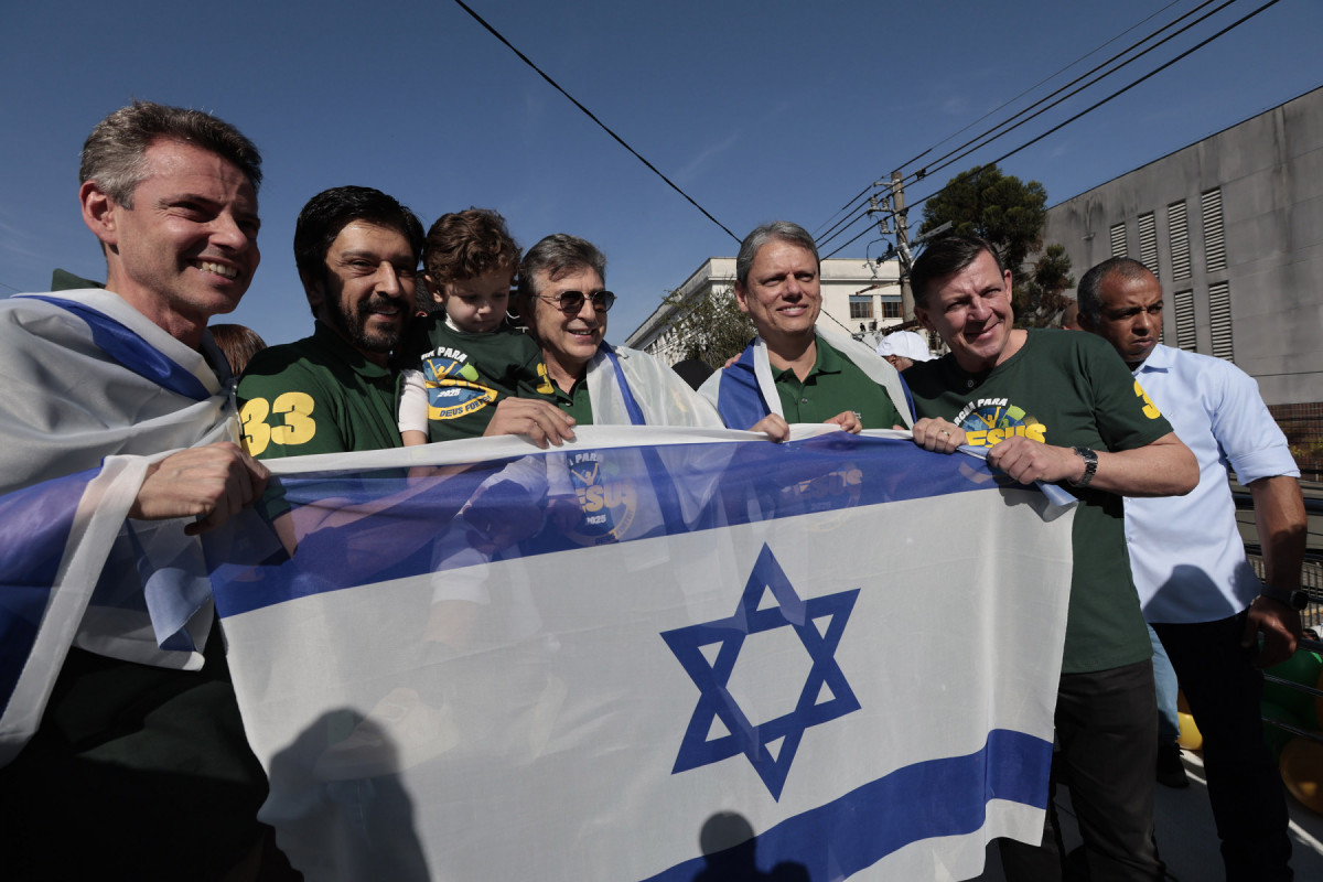 Governador Tarcisio de Freitas e o prefeito Ricardo Nunes participaram da marcha (Paulo Pinto/Agência Brasil) Governador Tarcisio de Freitas e o prefeito Ricardo Nunes participaram da marcha/Paulo Pinto/Agência Brasil