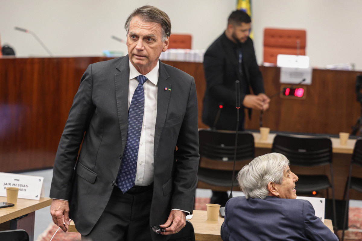 Brasília (DF), 10/06/2025 - O ex presidente Jair Bolsonaro chegando para depoimento na 1 turma do STF.
O ministro do Supremo Tribunal Federal (STF) Alexandre de Moraes começa a ouvir os réus do núcleo 1 na ação da trama golpista, os interrogatórios ocorrerão presencialmente na sala de julgamentos da primeira turma da corte
Foto: Valter Campanato/Agência Brasil (Valter Campanato/Agência Brasil) Brasília (DF), 10/06/2025 - O ex presidente Jair Bolsonaro chegando para depoimento na 1 turma do STF.
O ministro do Supremo Tribunal Federal (STF) Alexandre de Moraes começa a ouvir os réus do núcleo 1 na ação da trama golpista, os interrogatórios ocorrerão presencialmente na sala de julgamentos da primeira turma da corte
Foto: Valter Campanato/Agência Brasil/Valter Campanato/Agência Brasil