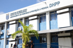 O suspeito estava detido na DHPP, no Recife