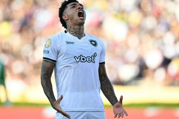 Igor Jesus marcou o gol da vitória do Botafogo