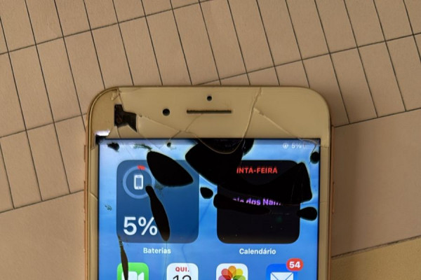 Celular foi apreendido com homem preso por colocar notas falsas no mercado (Divulgação) Celular foi apreendido com homem preso por colocar notas falsas no mercado /Divulgação