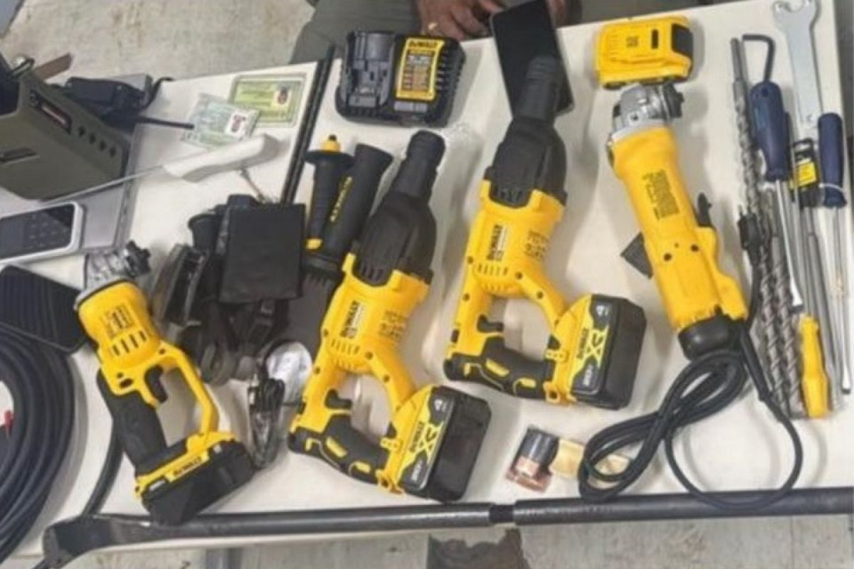 Objetos apreendidos costumam ser utilizados para roubo de caixas eletrônicos (PMPE/divulgação) Objetos apreendidos costumam ser utilizados para roubo de caixas eletrônicos/PMPE/divulgação