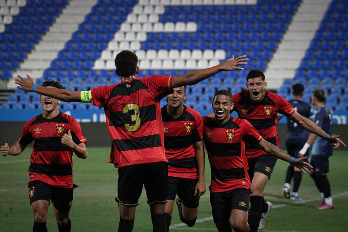 Meninos da base do Sport vencem Mad Cup pela segunda vez consecutiva (Thiago Ribeiro/Sport) Meninos da base do Sport vencem Mad Cup pela segunda vez consecutiva /Thiago Ribeiro/Sport