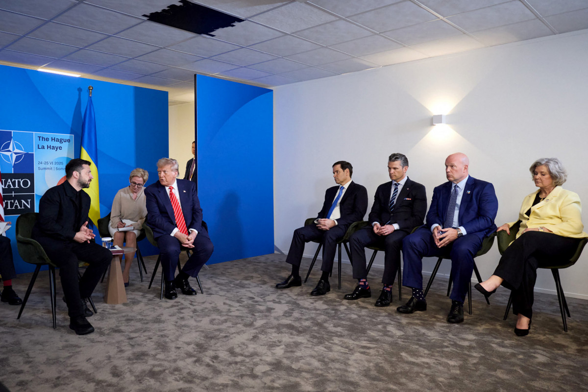  In this handout photograph taken and released by the Ukrainian Presidential Press Service on June 25, 2025, Ukraine's President Volodymyr Zelensky (L) meets with US President Donald Trump (3rd-L) on the sideline of the North Atlantic Treaty Organization (NATO) summit in The Hague.