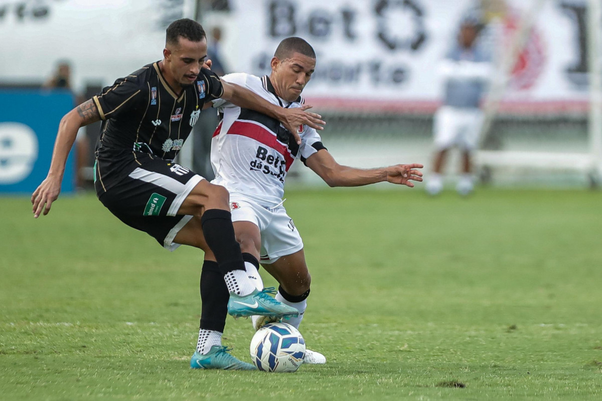 Santa Cruz enfrenta o Central no Arruda (Rafael Vieira/DP Foto) Santa Cruz enfrenta o Central no Arruda/Rafael Vieira/DP Foto