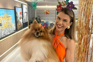 A advogada Maria Eduarda e a cadela Belinha.
