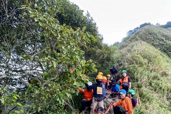 Resgate do corpo da brasileira Juliana Marins em vulcão na Indonésia
