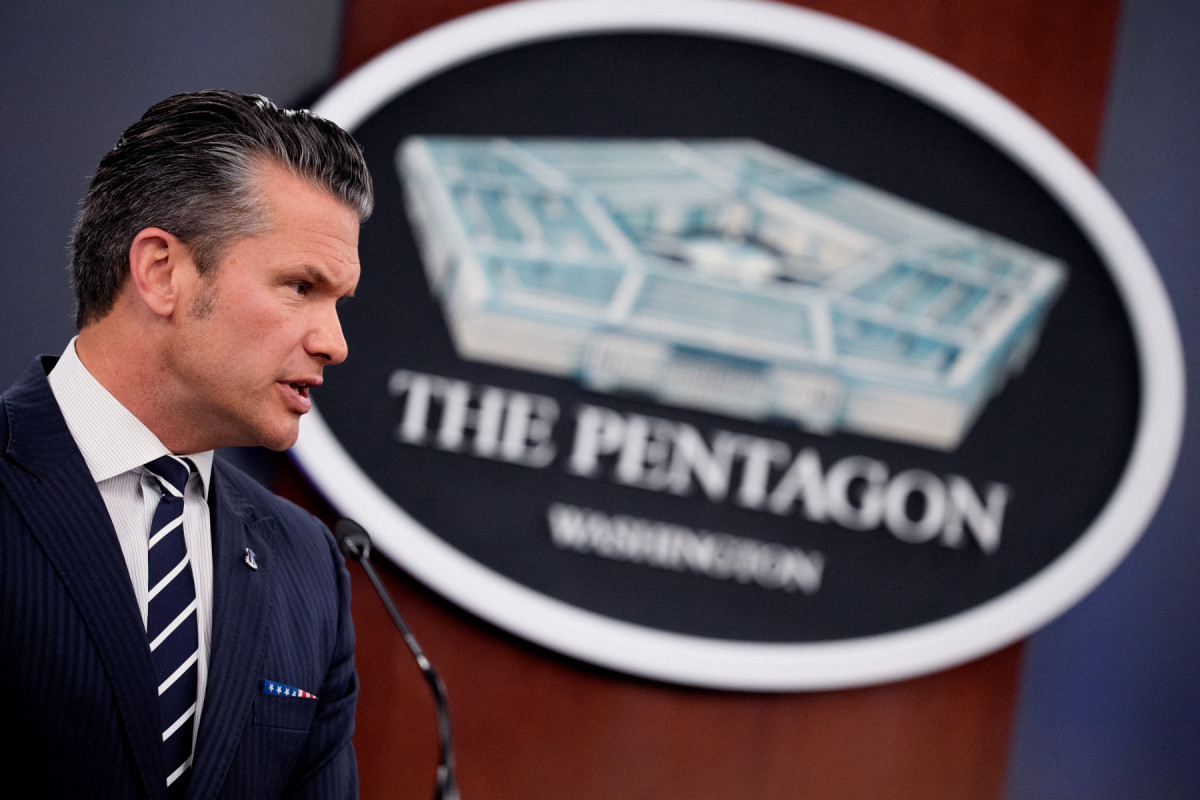 O Secretário de Defesa dos EUA, Pete Hegseth, discursa durante uma coletiva de imprensa no Pentágono, em 22 de junho de 2025, em Arlington, Virgínia. O presidente dos EUA, Donald Trump, fez um discurso à nação na noite passada, após três instalações nucleares iranianas terem sido atacadas pelos militares americanos. Andrew Harnik/Getty Images/AFP (Foto de Andrew Harnik / GETTY IMAGES NORTH AMERICA / Getty Images via AFP) ( Getty Images via AFP) O Secretário de Defesa dos EUA, Pete Hegseth, discursa durante uma coletiva de imprensa no Pentágono, em 22 de junho de 2025, em Arlington, Virgínia. O presidente dos EUA, Donald Trump, fez um discurso à nação na noite passada, após três instalações nucleares iranianas terem sido atacadas pelos militares americanos. Andrew Harnik/Getty Images/AFP (Foto de Andrew Harnik / GETTY IMAGES NORTH AMERICA / Getty Images via AFP)/ Getty Images via AFP
