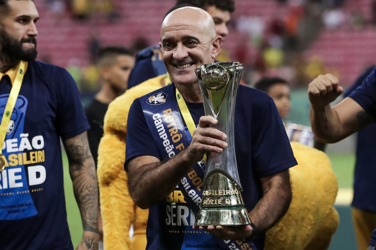 Comandando o Retrô, Itamar Schülle venceu a Série D do Campeonato Brasileiro (Rafael Vieira/FPF) Comandando o Retrô, Itamar Schülle venceu a Série D do Campeonato Brasileiro/Rafael Vieira/FPF