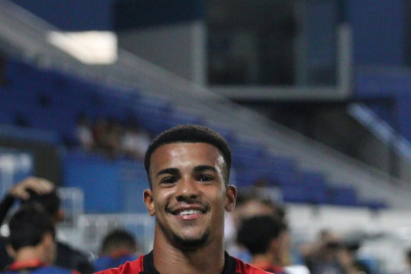 Jovem da base do Sport, atacante Arthur Maron (Thiago Ribeiro/Sport) Jovem da base do Sport, atacante Arthur Maron /Thiago Ribeiro/Sport
