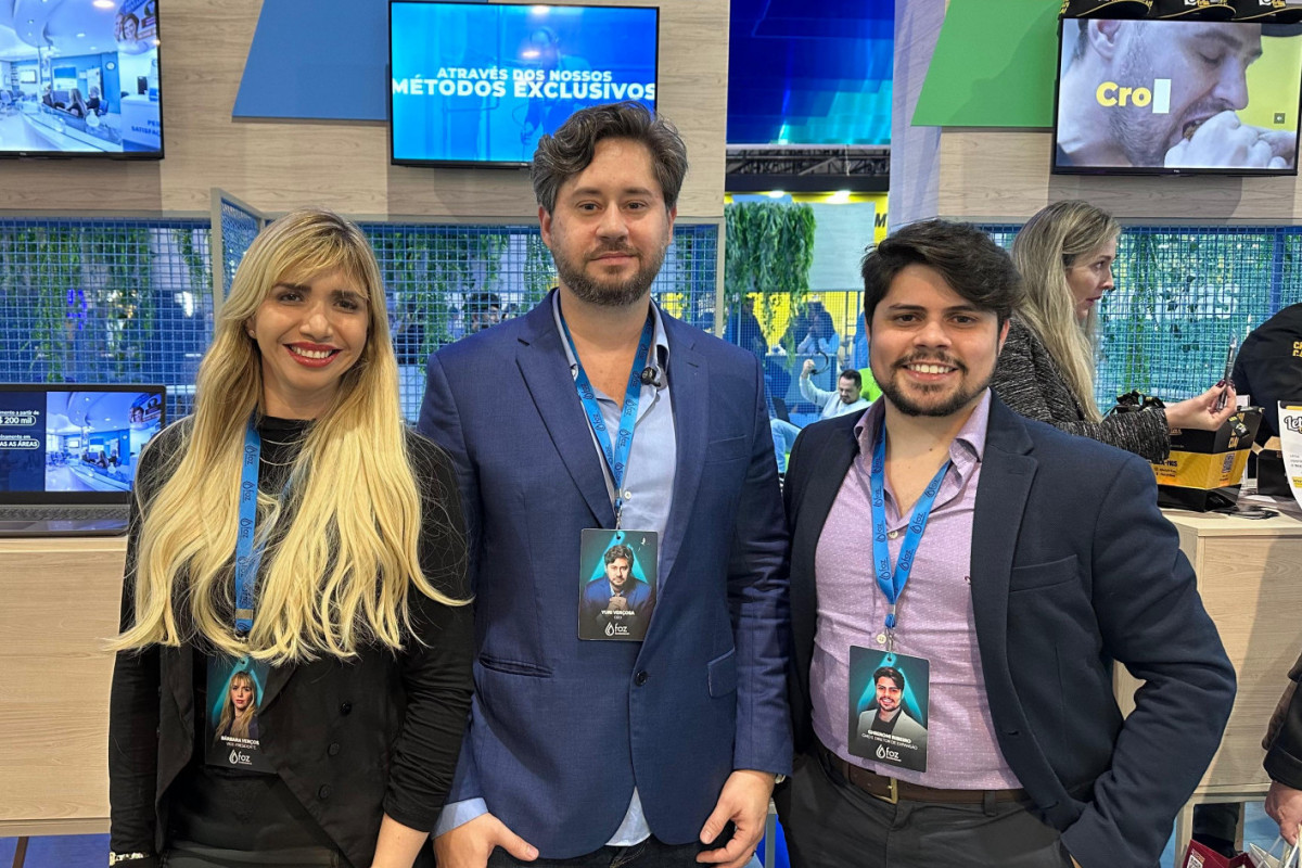 Vice-presidente da Foz Sustentável, Bárbara Verçosa, o CEO da empresa, Yuri Verçosa, e o CMO e diretor de expansão, Ghieroni Ribeiro