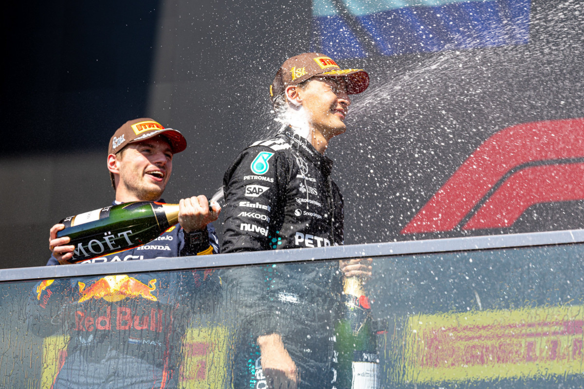 Verstappen e George Russell, pilotos da Fórmula 1 (Divulgação/Fórmula 1) Verstappen e George Russell, pilotos da Fórmula 1/Divulgação/Fórmula 1
