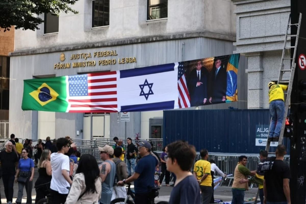 Apoiadores de Bolsonaro ocupam Paulista com símbolos de Israel e Trump
(Fábio Vieira/Metrópoles) Apoiadores de Bolsonaro ocupam Paulista com símbolos de Israel e Trump
/Fábio Vieira/Metrópoles