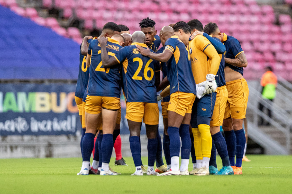 São Lourenço da Mata, PE, 28/06/2025 - RETRÔ X LONDRINA - Na tarde deste sábado(28), a equipe do Retrô recebeu a equipe do Londrina pelo Campeonato Brasileiro da Serie C 2025 na Arena de Pernambuco. (Rafael Vieira) São Lourenço da Mata, PE, 28/06/2025 - RETRÔ X LONDRINA - Na tarde deste sábado(28), a equipe do Retrô recebeu a equipe do Londrina pelo Campeonato Brasileiro da Serie C 2025 na Arena de Pernambuco./Rafael Vieira