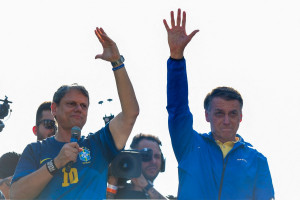 O governador de S&atilde;o Paulo, Tarc&iacute;sio de Freitas,ao lado do ex-presidente Jair Bolsonaro 