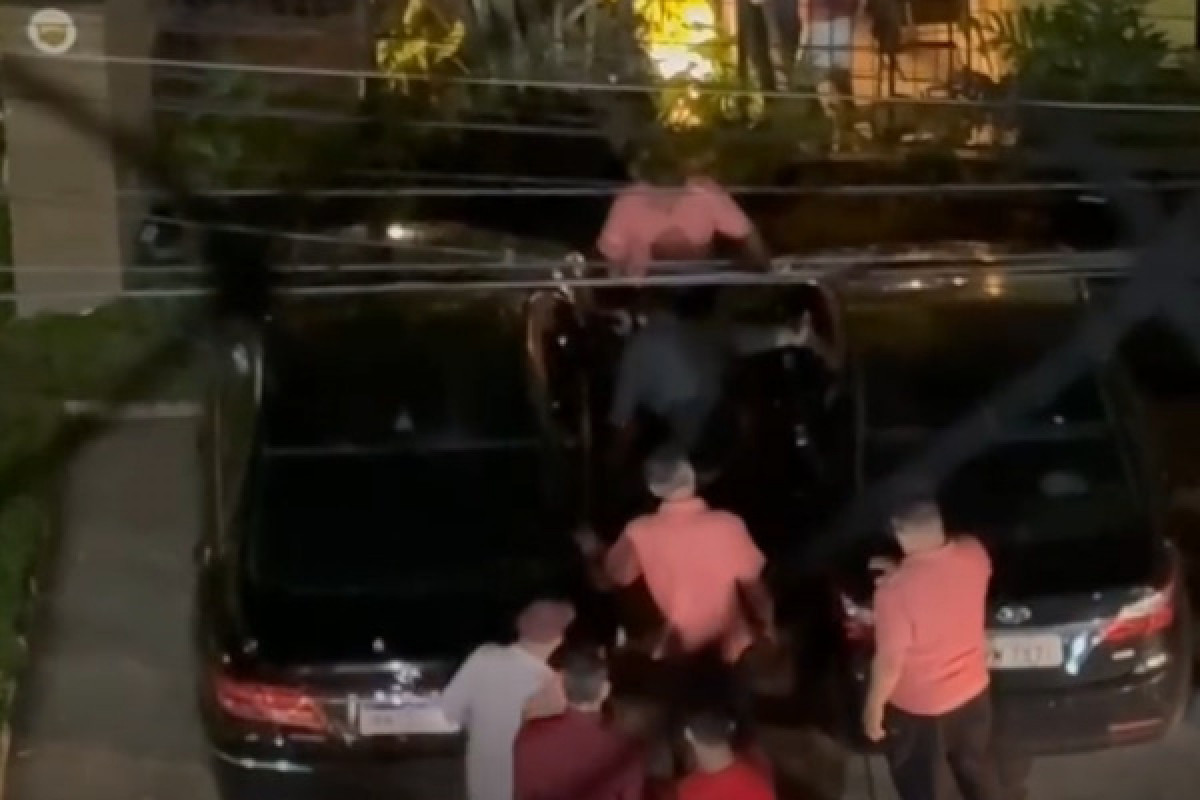Vídeo: Homem é agredido após arranhar carro em Boa Viagem: 