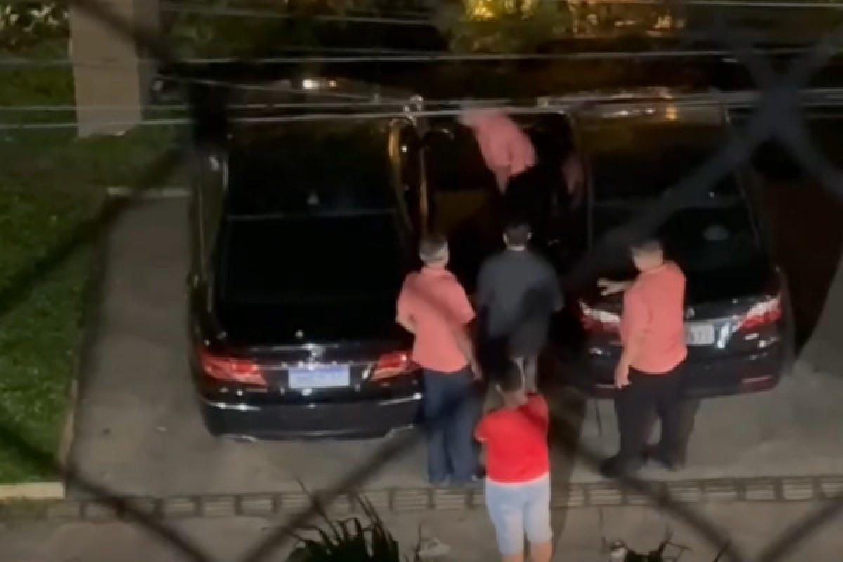 Vídeo: Homem é agredido após arranhar carro em Boa Viagem: 