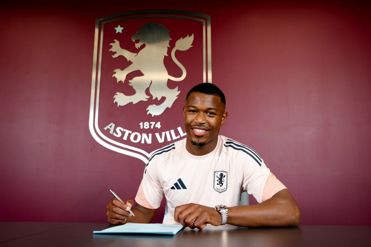 Atacante Zepiqueno Redmond, do Aston Villa (Divulgação/Aston Villa) Atacante Zepiqueno Redmond, do Aston Villa/Divulgação/Aston Villa